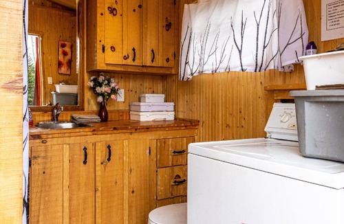 Notre-Dame-Auxiliatrice-de-Buckland Ski Chalet | Dôme Forestier: Glamping, nature, stars, comfort, shared kitchen, CITQ304716.
