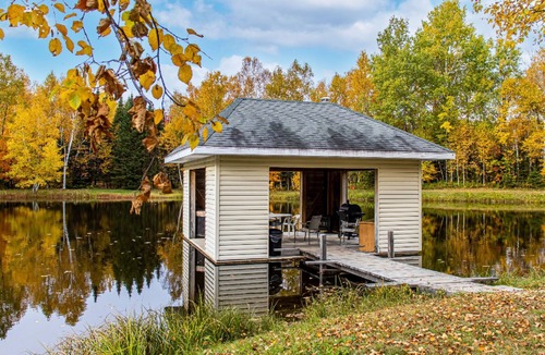 Notre-Dame-Auxiliatrice-de-Buckland Ski Chalet | Dôme Forestier: Glamping, nature, stars, comfort, shared kitchen, CITQ304716.
