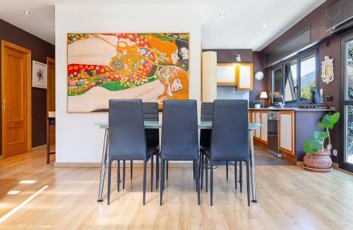 Santa Coloma d'Andorra Apartment | Dúplex Artístico con Terraza I 10 min del Centro I AndStay