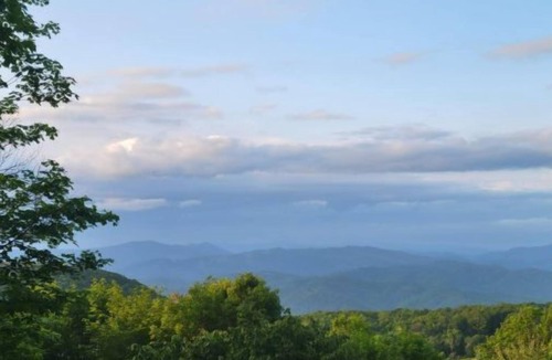 Charter Hills House | D-45 Discounted Concert Packages! Views & Near all mountain activities!