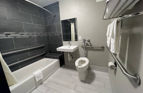 Farmerville Hotel | D'Arbonne Lake Motel