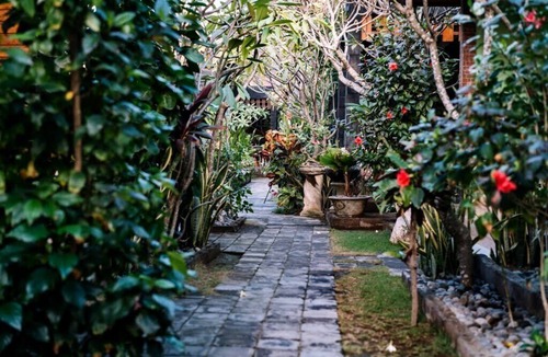 Jungut Batu House | D & B Bungalow Hut Lembongan by WizZeLa