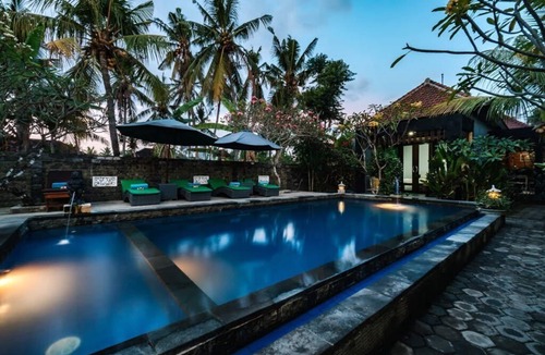 Jungut Batu House | D & B Bungalow Hut Lembongan by WizZeLa