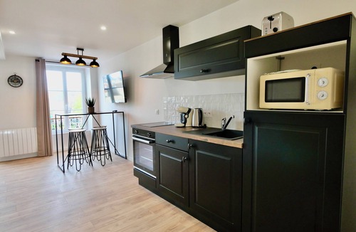 Saint-Hilaire-Petitville Apartment | D-DAY SUITES:Avallon 25m²/Centre Ville-/2pers/2min from train station/15min from Utah Beach