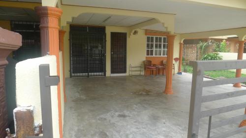 Kampung Sura House | D'elzarra Home