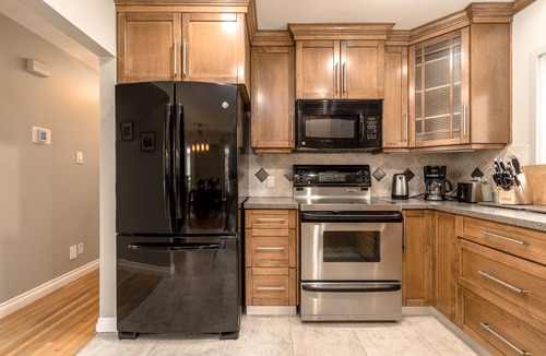 Haysboro House | D@home Entire &Family by Glenmore Reservoir/Heritage Park/Rockview Hospital