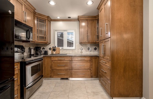 Haysboro House | D@home Entire &Family by Glenmore Reservoir/Heritage Park/Rockview Hospital