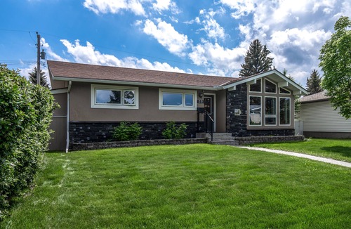 Haysboro House | D@home Entire &Family by Glenmore Reservoir/Heritage Park/Rockview Hospital