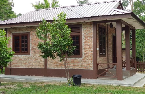 Hulu Perak District Hotel | D'Impiana Riverview Chalet # Lenggong