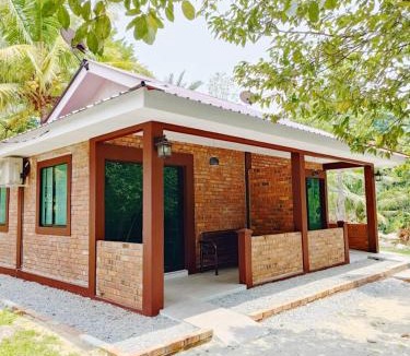 Hulu Perak District Hotel | D'Impiana Riverview Chalet # Lenggong