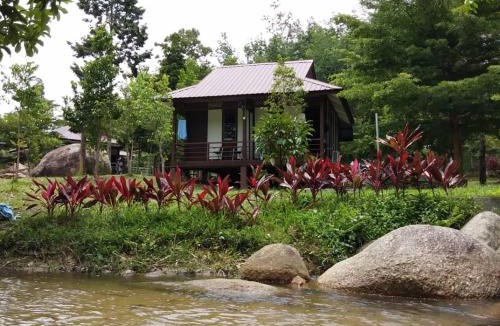 Hulu Perak District Hotel | D'Impiana Riverview Chalet # Lenggong