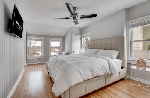 Tonka Bay House | D. Lakefront Cottage