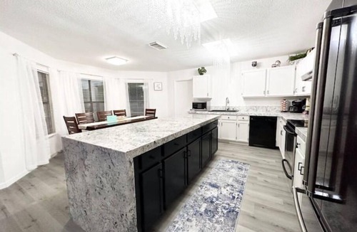Northwest Crossing House | D'Oasis "Pool Paradise" Hot tub, Sleeps19 Pet friendly, Come Celebrate BOOK IT!