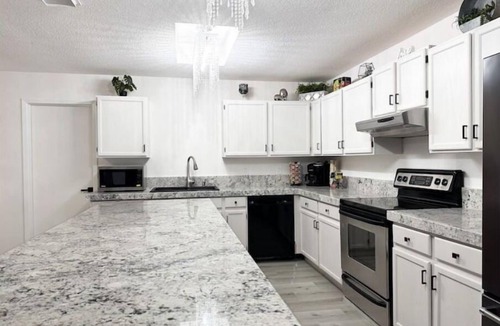 Northwest Crossing House | D'Oasis "Pool Paradise" Hot tub, Sleeps19 Pet friendly, Come Celebrate BOOK IT!