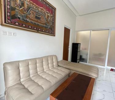 Salatiga House | D & R House Syariah