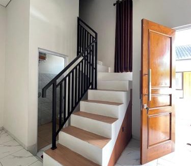 Salatiga House | D & R House Syariah