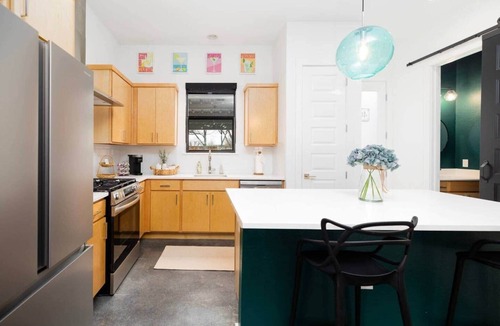 Eastside Promise Neighborhood House | *D-town/Photobooth/Glam Rm*