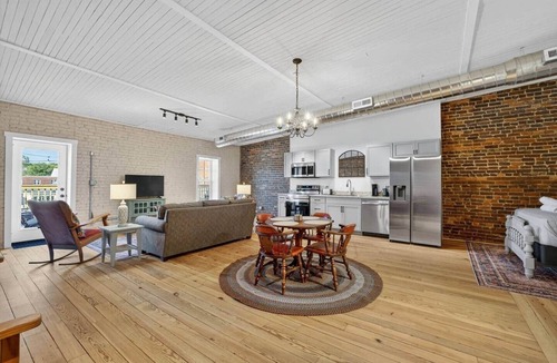Fayetteville Apartment | D-town w/Balcony. Walk to Shops & Eats.