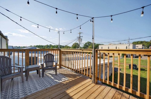 Fayetteville Apartment | D-town w/Balcony. Walk to Shops & Eats.