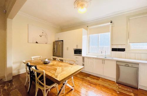 Sunshine House | D108 Fantastic Sun Crescent Gathering