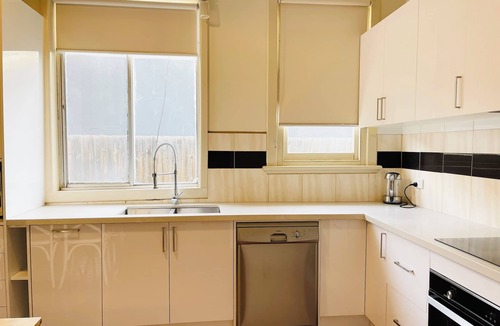 Sunshine House | D108 Fantastic Sun Crescent Gathering