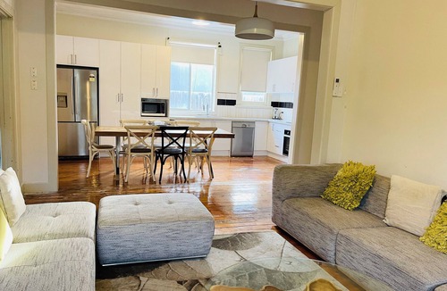 Sunshine House | D108 Fantastic Sun Crescent Gathering