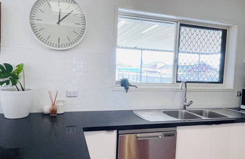 Sunshine West House | D134 Glengala Best West