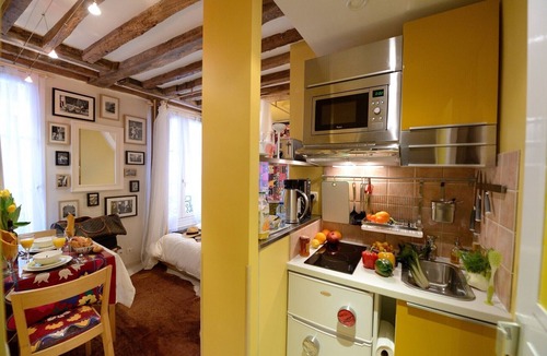 3rd Arrondissement Apartment | D2DD Bollywood Fox