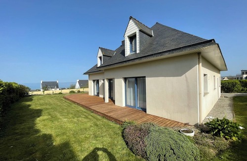 Plomodiern House | D6054-Holiday home in Plomodiern with quiet garden and sea view!