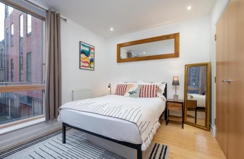 De Beauvoir Apartment | D8 - Canal View Apartment