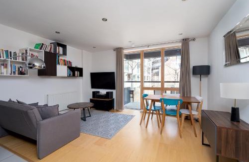 De Beauvoir Apartment | D8 - Canal View Apartment