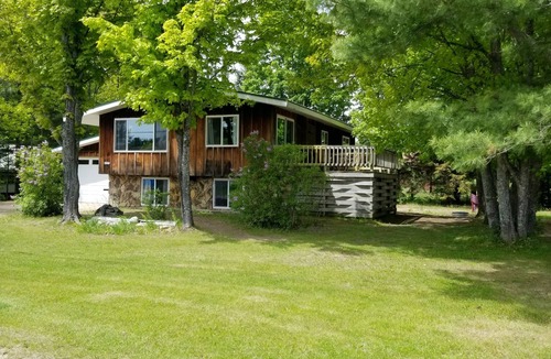 Au Train House | da Big House, 2 blocks from Lake Superior, near Pictured Rocks, Trail Access.
