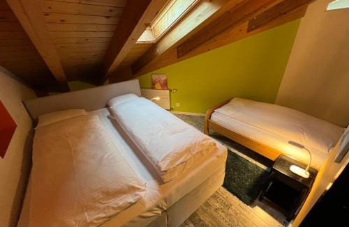 Brienz Apartment | Dachwohnung mit Balkon am Brienzersee, Brienz BE
