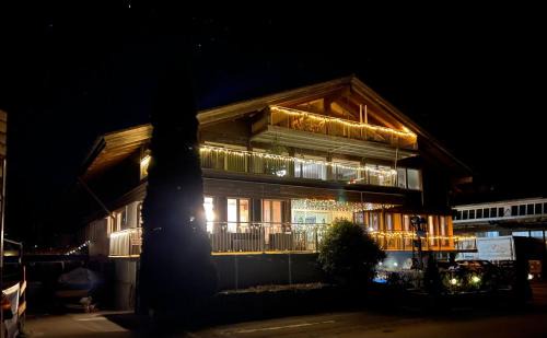 Brienz Apartment | Dachwohnung mit Balkon am Brienzersee, Brienz BE