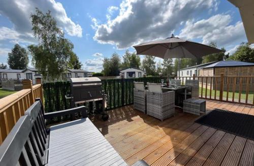 Wisbech Ski Chalet | Daffy Duck