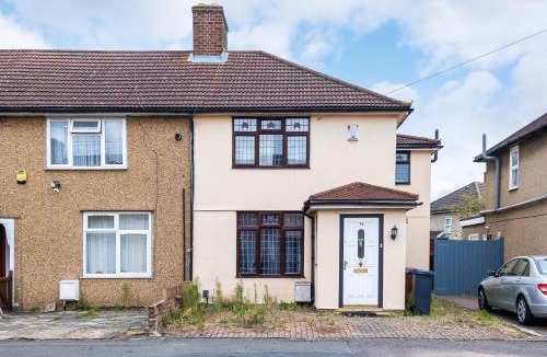 Heath Apartment | DAGENHAM 3 and 4 BEDROOMS 2BATHS with Parking