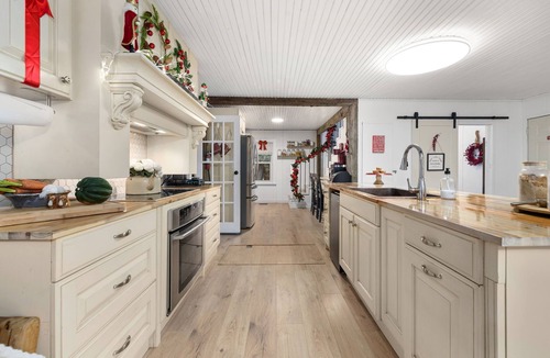 Denbigh House | Dahlia’s Waterfront Cottage in Denbigh