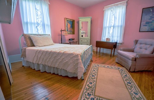 Lindley Park Bed & Breakfast | Dailey Renewal Retreat Bed & Breakfast