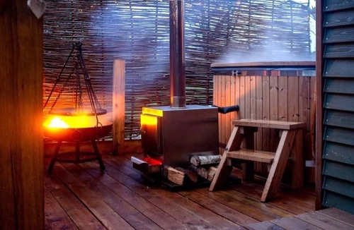 Rewe Ski Chalet | Daisy-a romantic logcabin hiding amongst the trees