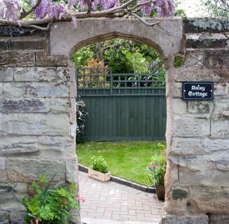 Warwick Apartment | Daisy Cottage