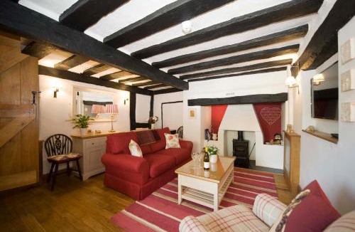 Warwick Apartment | Daisy Cottage