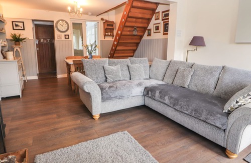 Leek Cottage | DAISY COTTAGE, pet friendly, with open fire in Cheddleton