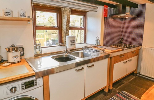 Kelbrook Cottage | DAISY COTTAGE, with open fire in Kelbrook