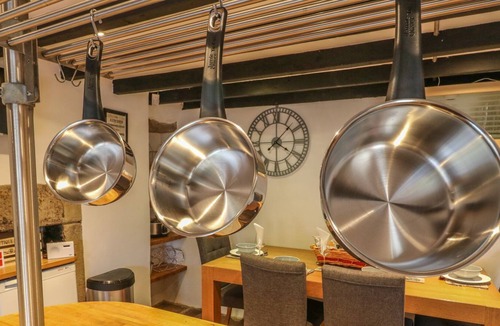 Kelbrook Cottage | DAISY COTTAGE, with open fire in Kelbrook