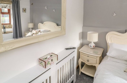 Kelbrook Cottage | DAISY COTTAGE, with open fire in Kelbrook