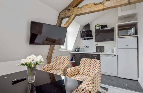 Saint-Maurice Pellevoisin Apartment | Daisy-Gares, Grd Palais, Zénith&Centre à Deux Pas