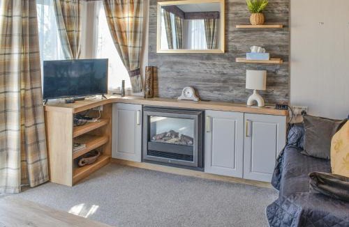 Corton House | Daisy