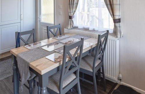 Corton House | Daisy