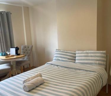 Oakleigh House | Daisy