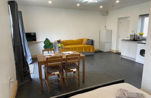 Earls Barton House | Daisy